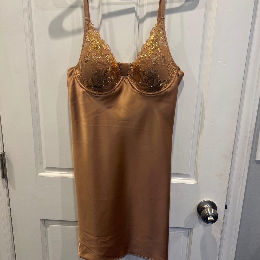 Victoria Secret Lingerie Slip, new w/tags